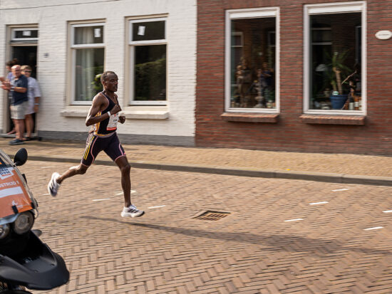 _DSC3589 Zaandam Dam tot Damloop 2024 Muktar Edris winnaar 4 x 3 web 1920 x